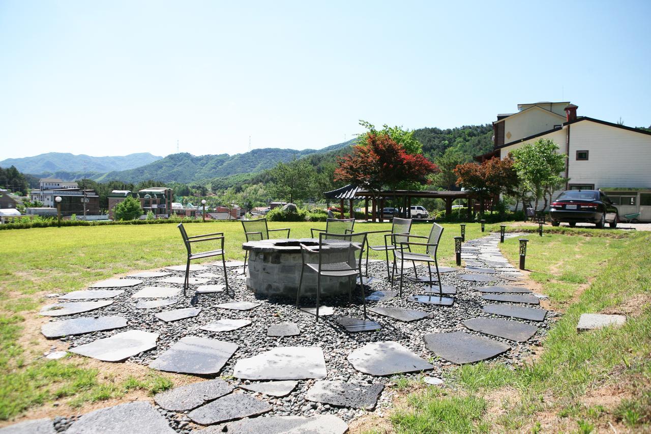 White Windmill Pension Pyeongchang Buitenkant foto